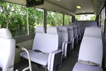 後部座席(格安マイクロバスレンタル。貸切バスが安い　チャーターバスのJN)